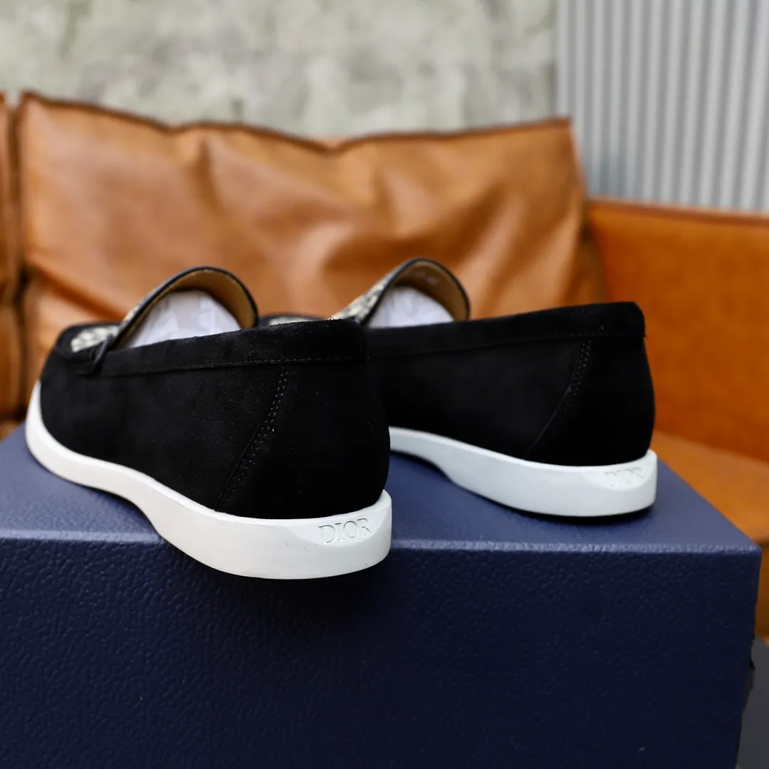 Ex-factory price: 540🙅‍♂️🙅‍♂️🙅‍♂️ Brand: Dior DIOR Standard code: Men's code 38/44 (45 can be customized) Grade: Same as the official website Material: Original cowhide stitching, cowhide lining, original TPU wear-resistant soft outsole Style categories: Leisure and sports version, footwear for driving, young fashion, European and American trends, British style Color: actual picture color